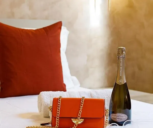 Erreggi Luxury Oda ve Kahvaltı 4*